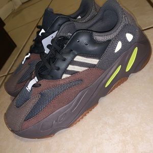 Adidas Yeezy 700 Mauve US 8.5